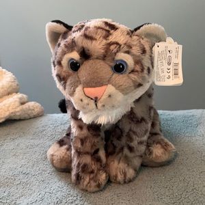 Snow leopard plush from wild republic